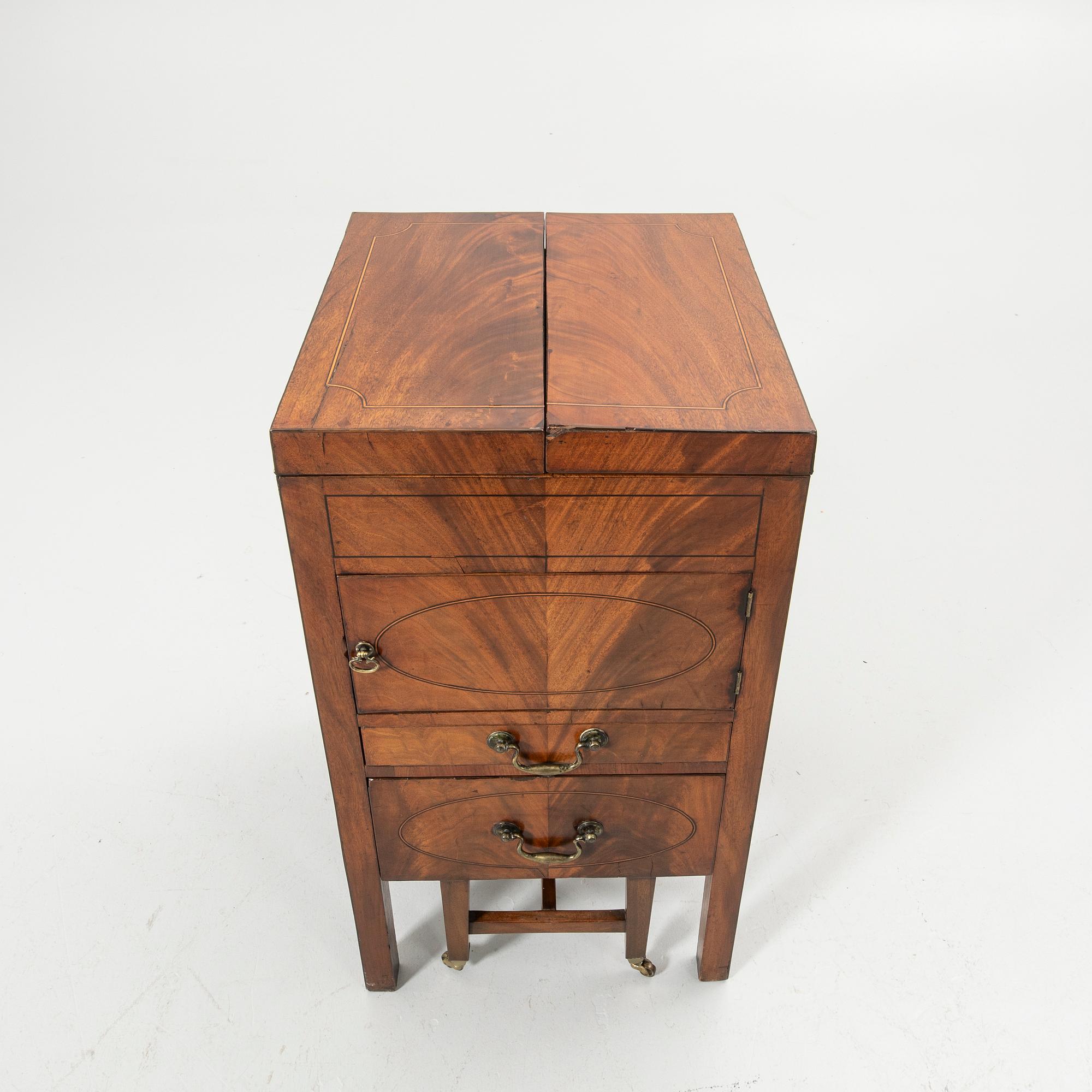 Dressing table, English style, Georg Kofoed Möbelfabrik, Denmark.