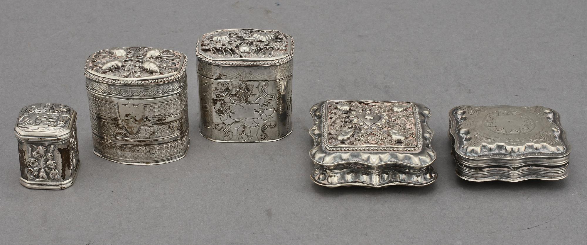 DOSOR, 5 st, silver, utländska stmpl, 1800/1900-tal. Vikt 140 g.