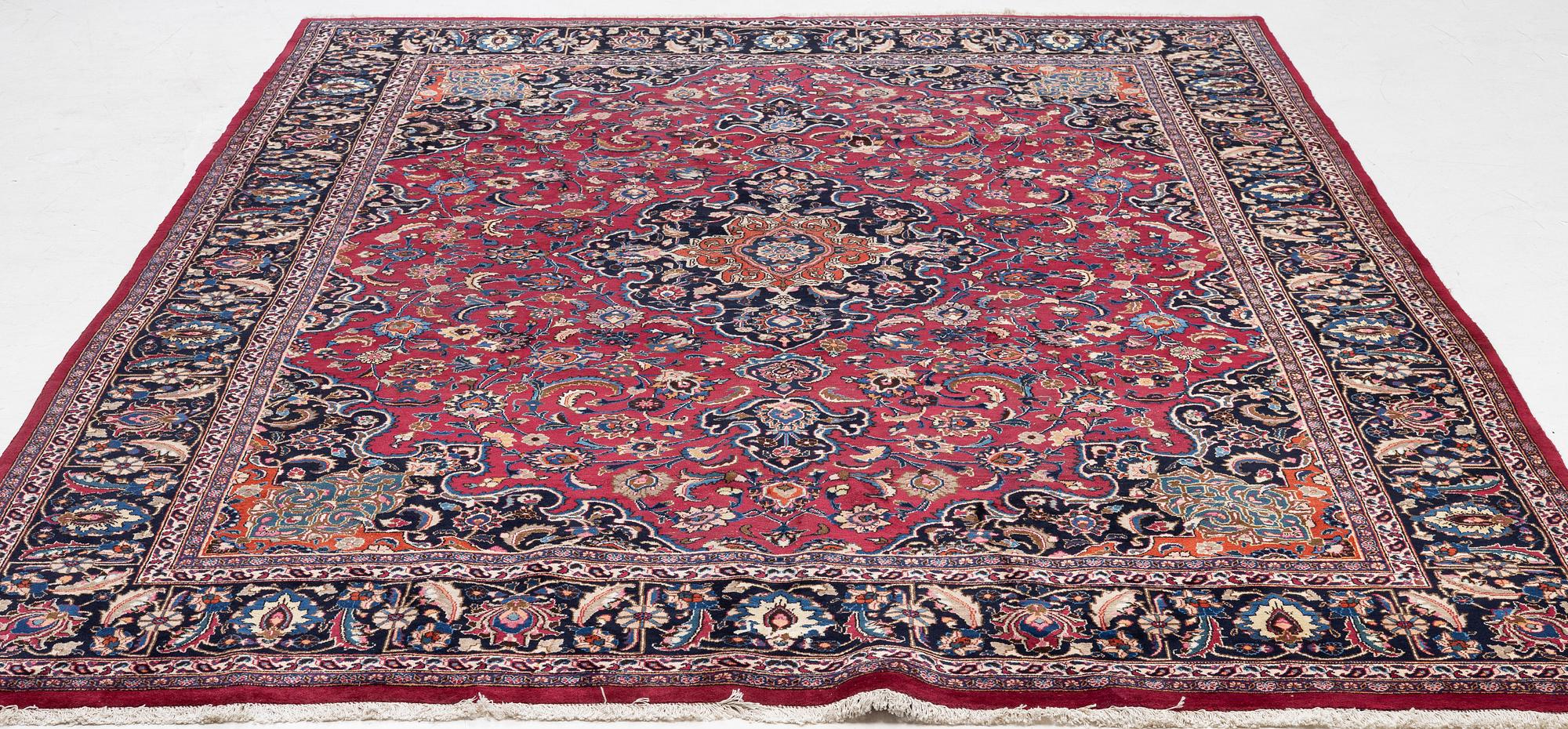 Rug, Meshed, 383 x 294 cm.