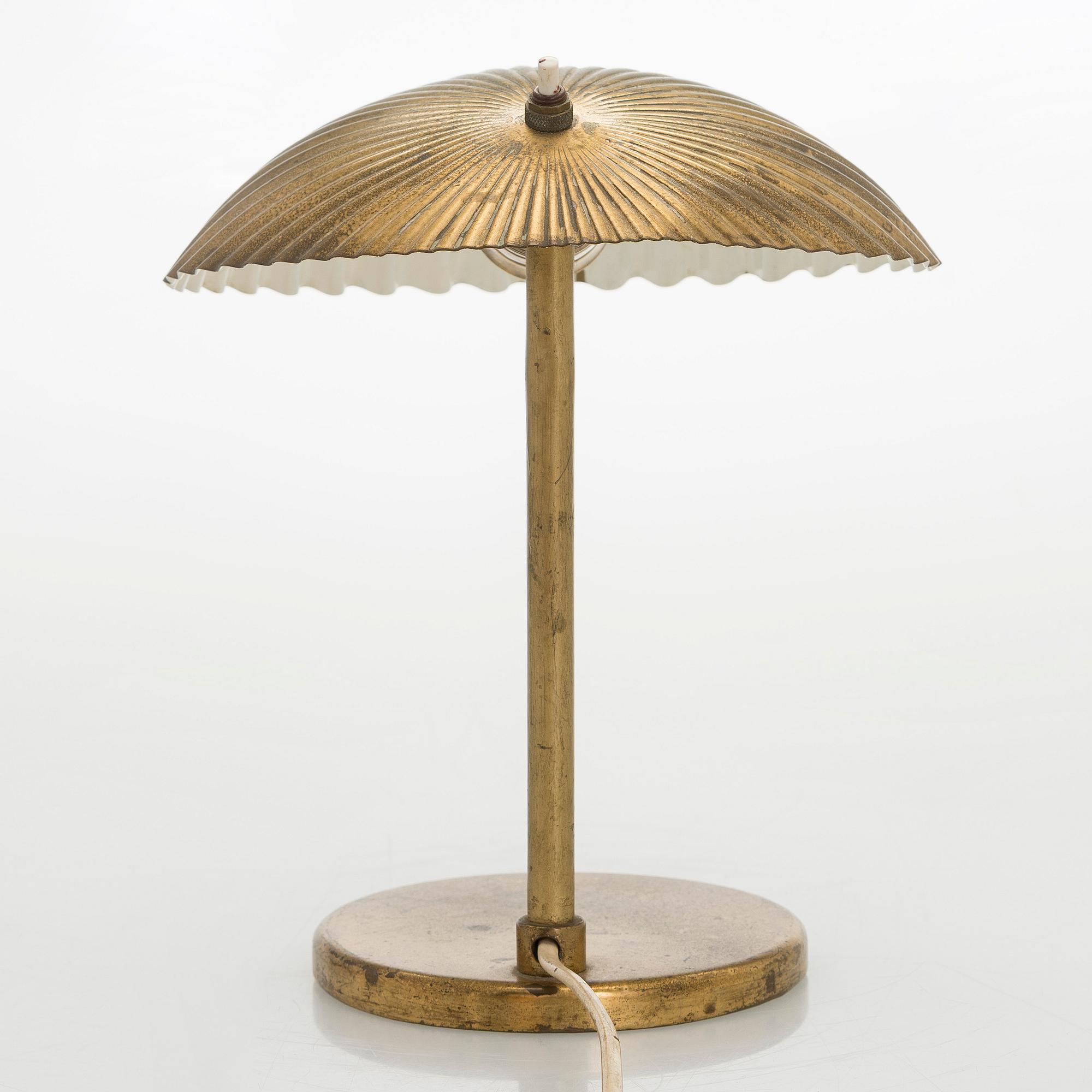 Paavo Tynell, a 1940s '5321' 'The Shell' table lamp for Taito.