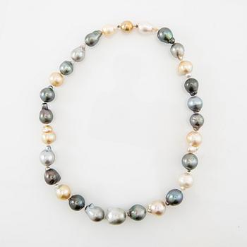 Necklace, Tahitian and South Sea pearls, clasp in 18K gold.
