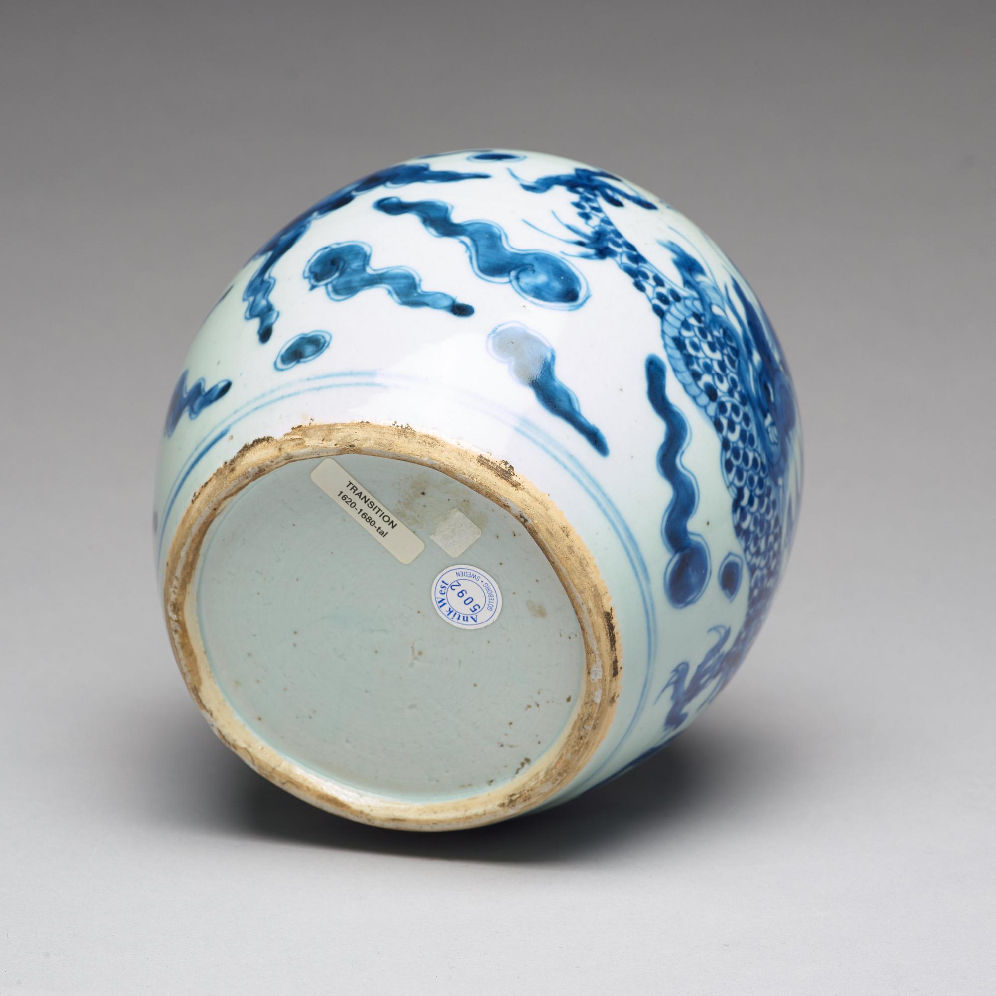 A blue and white Transitional jar, 17th Century.