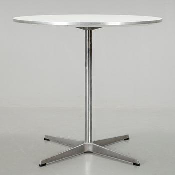 BORD, Arne Jacobsen, Fritz Hansen, 1900/2000-tal.