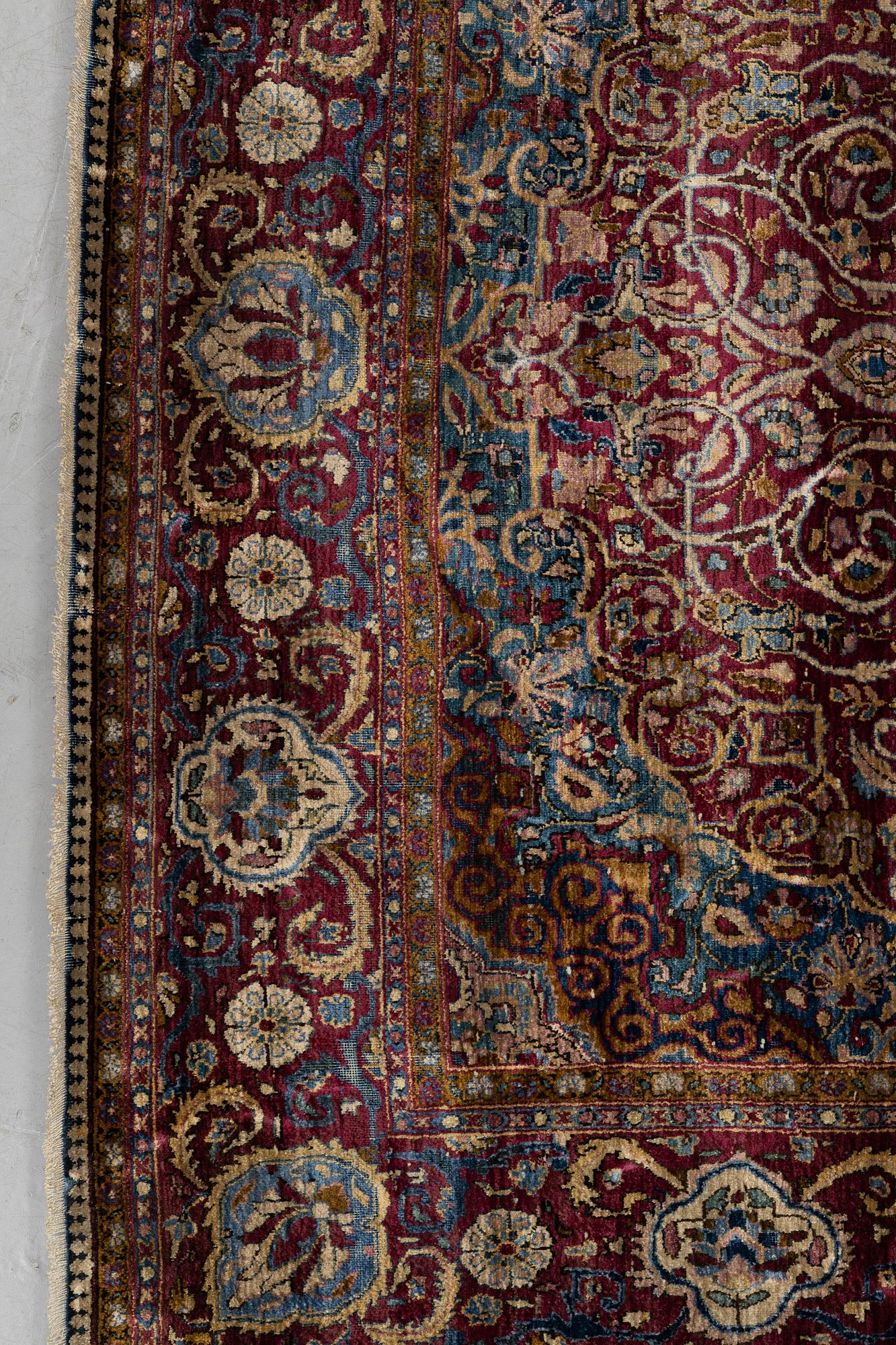 A rug, semi-antique silk Kashan, ca 194 x 127 cm.