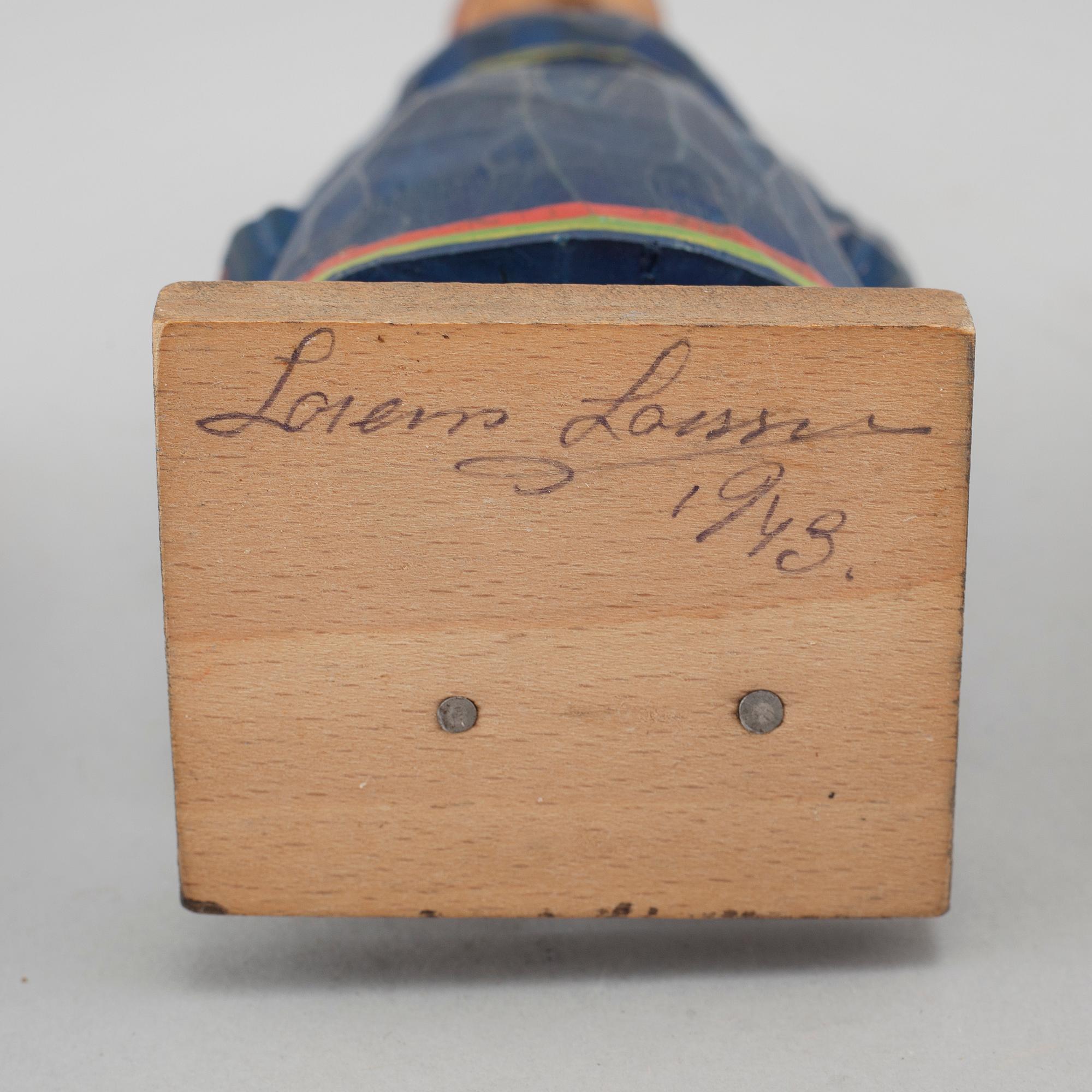 TRÄFIGURER, 4 st, en Lorens Larsson, delvis signerade.