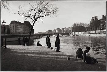 195. Gisèle Freund, "Ile Saint Louis, Paris, 1933".