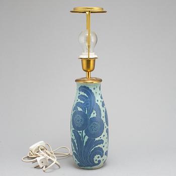 JOSEF EKBERG, bordslampa,  stengods, Gustavsberg, signerad och daterad 1928.