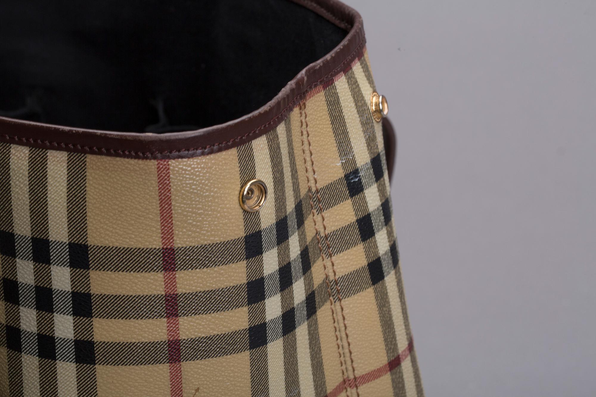 VÄSKA, Burberry.