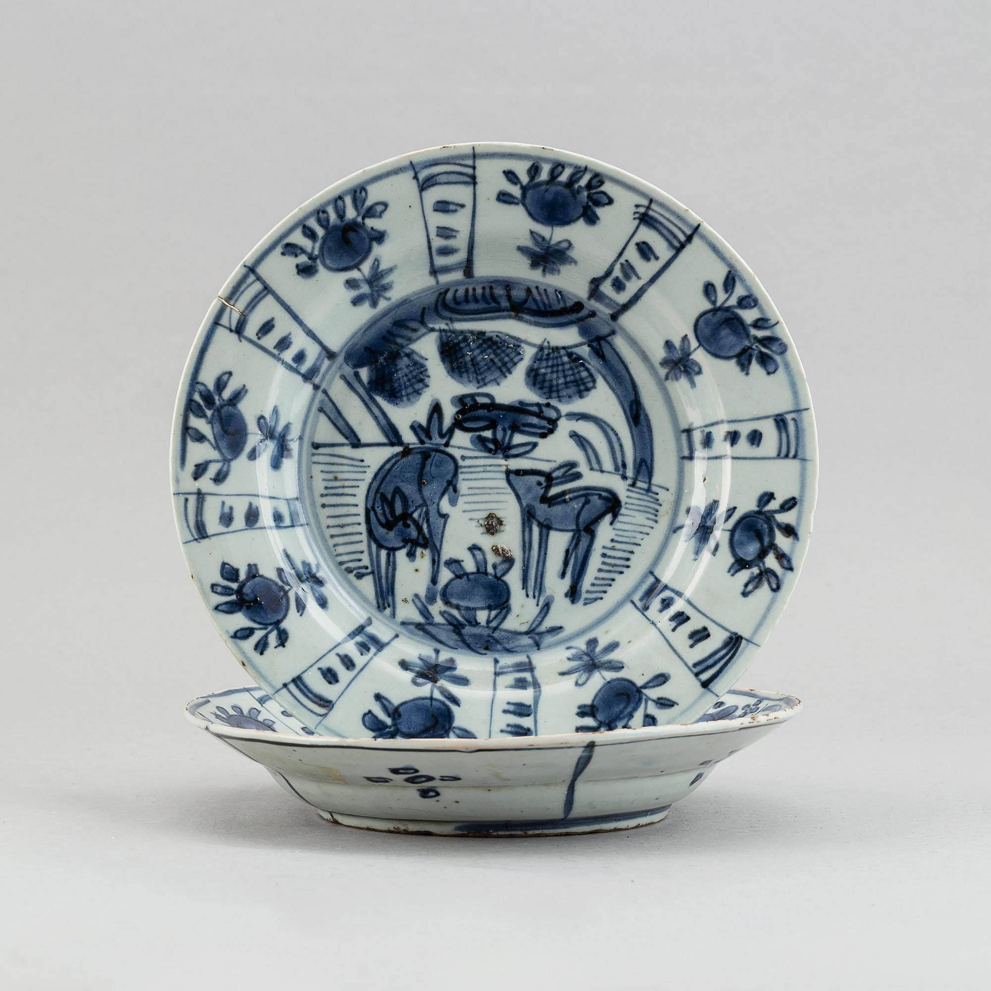A set of two blue and white kraak dishes, Ming dynasty, Wanli (1572-1620).
