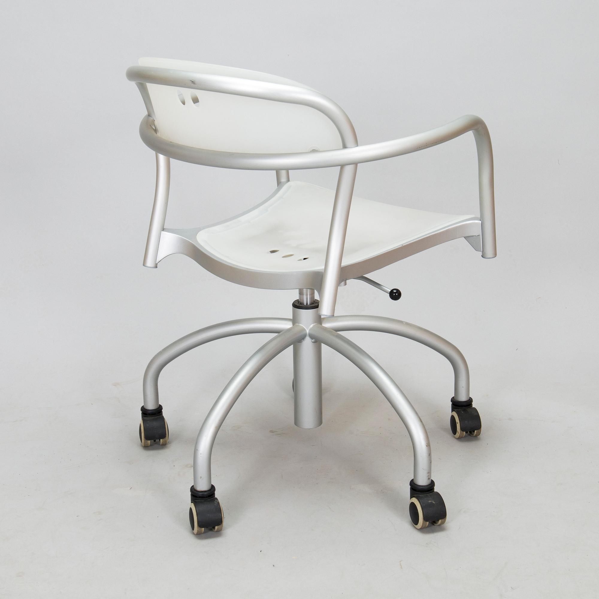 Giorgio Topan & Gianantonio Perin, kirjoituspöydäntuoli, "Pamplona", Arper 2000-luku.