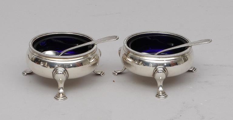 SALTKAR, ett par, silver, London 1767.