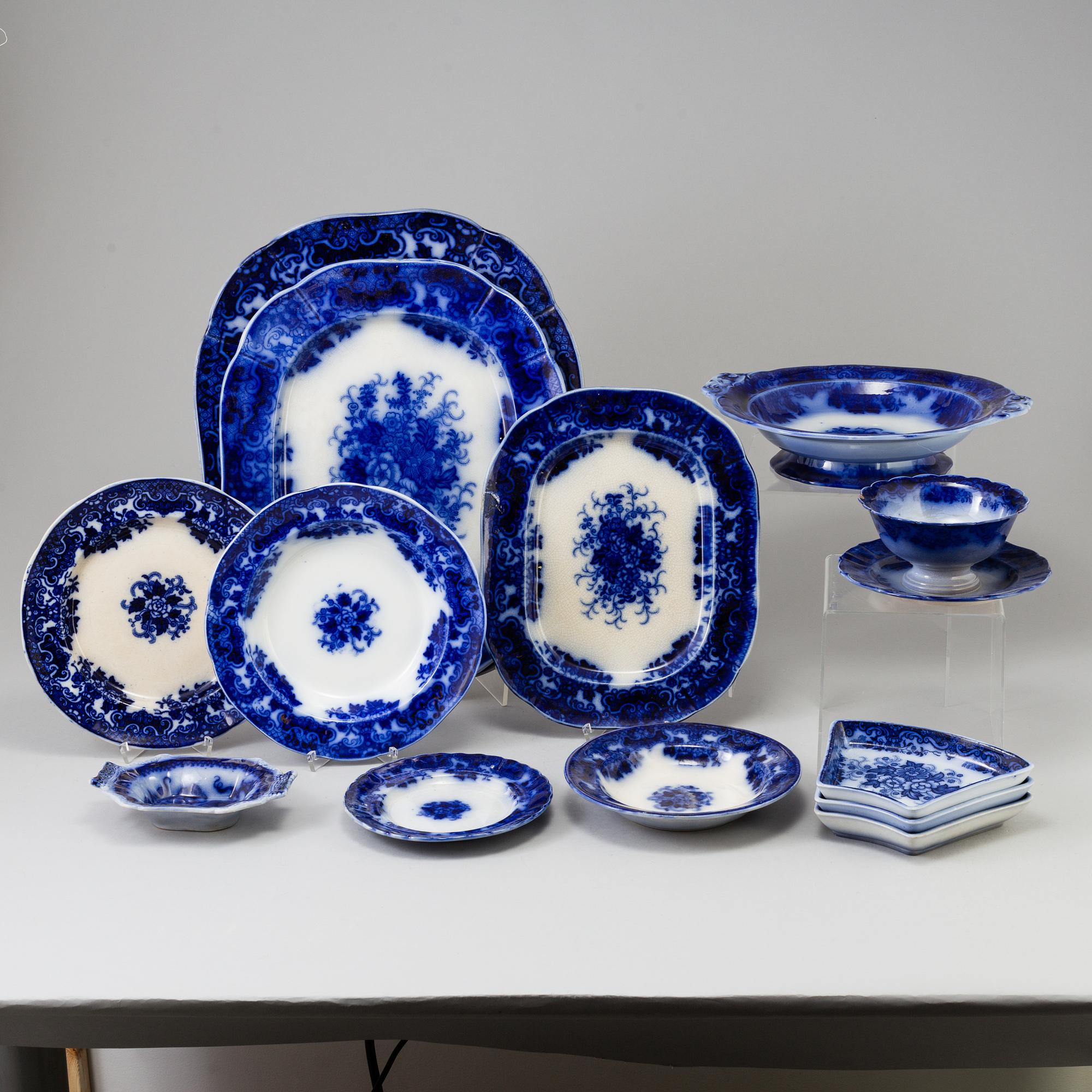 MATSERVIS, 76 delar, flintgods, "Flytande blått", Gustavsberg.