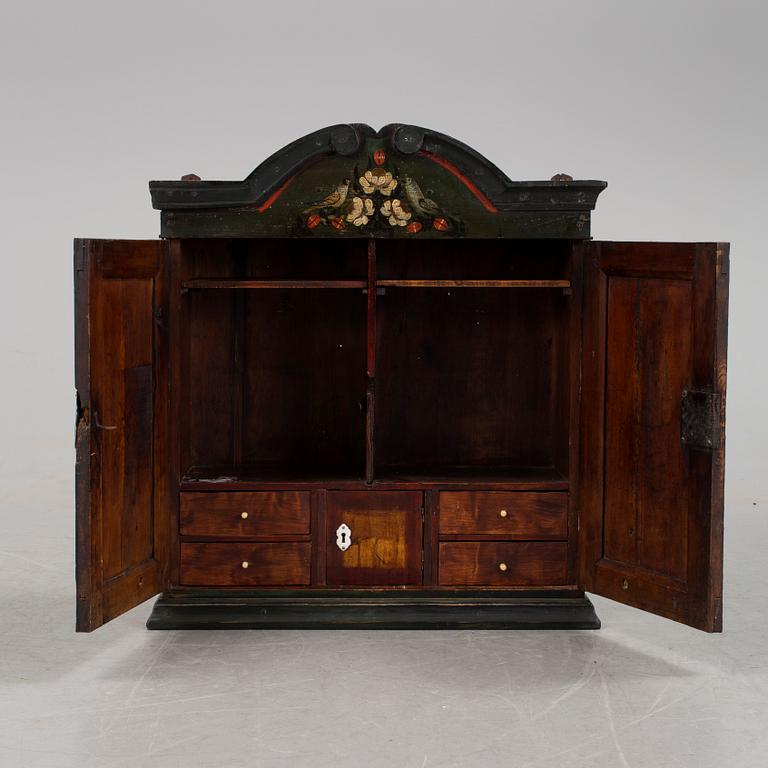 HÄNGSKÅP, allmoge, Sydsverige, daterat 1844.