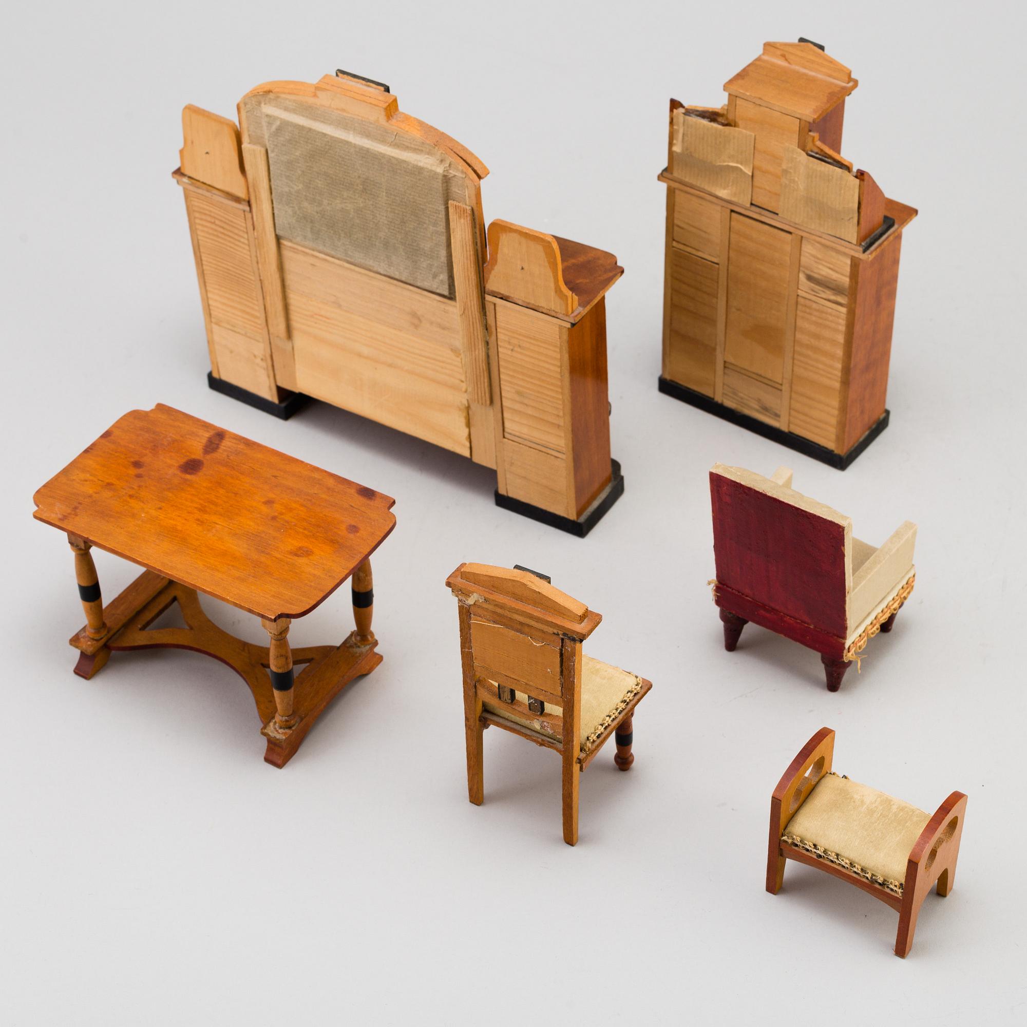 8 pieces of toy furniture, early 20th century.