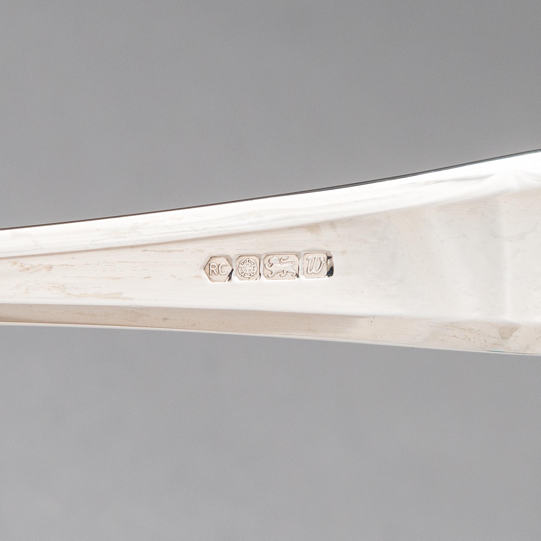 Bestickuppsättning, 84 delar, sterlingsilver, "Grecian Pattern", Carrs, Sheffield 1995. I originalschatull.