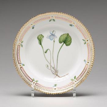 ASSIETTER, 12 stycken, porslin. "Flora Danica", Royal Copenhagen, Danmark, 1900-tal.