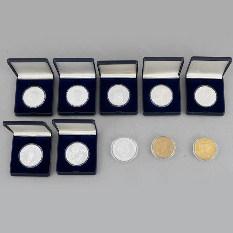 Myntsamling, minnes- och jubileumsmynt, 61 st, mestadels i silver. I tre schatull.