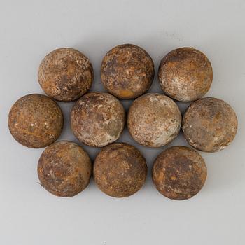 TEN IRON CANNON BALLS, 18th century.