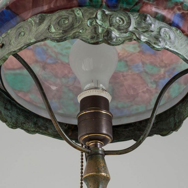 ALICE NORDIN, attributed to. An Art Nouveau bronze table light frpm Böhlmarks, early 20th Century.