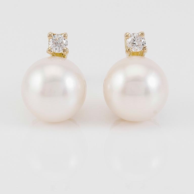 ÖRHÄNGEN, 1 par, 18K guld, diamanter tot ca 0.14 ct. och south sea pärlor.