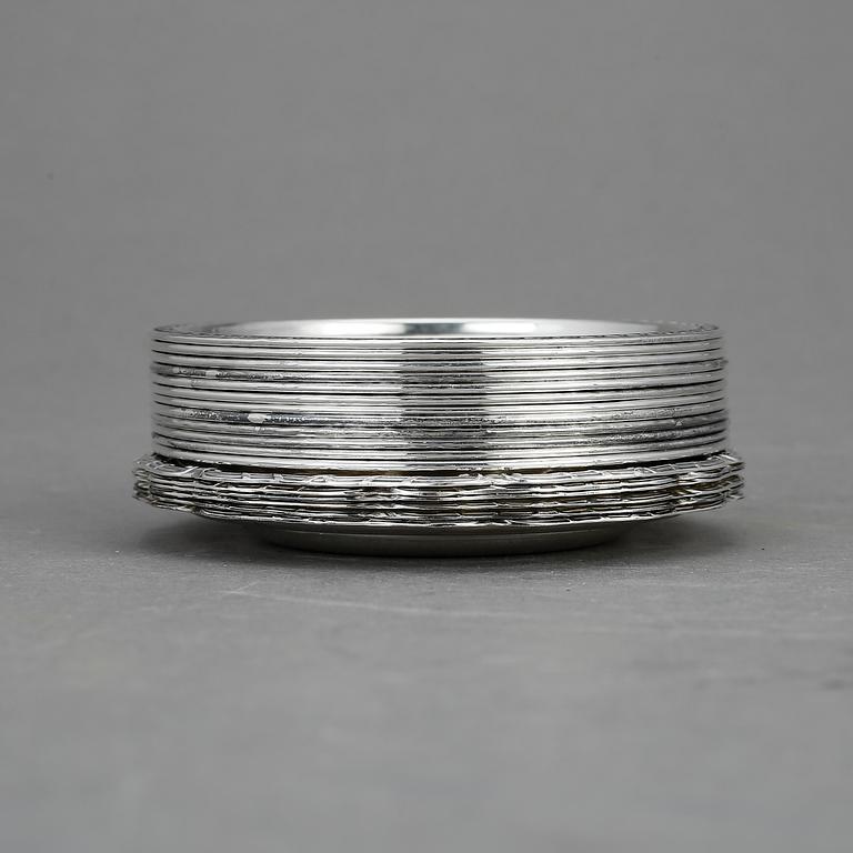 COASTERS, 18 st, silver, GAB samt CG Hallberg, 1900-tal. Total vikt 363 gram.