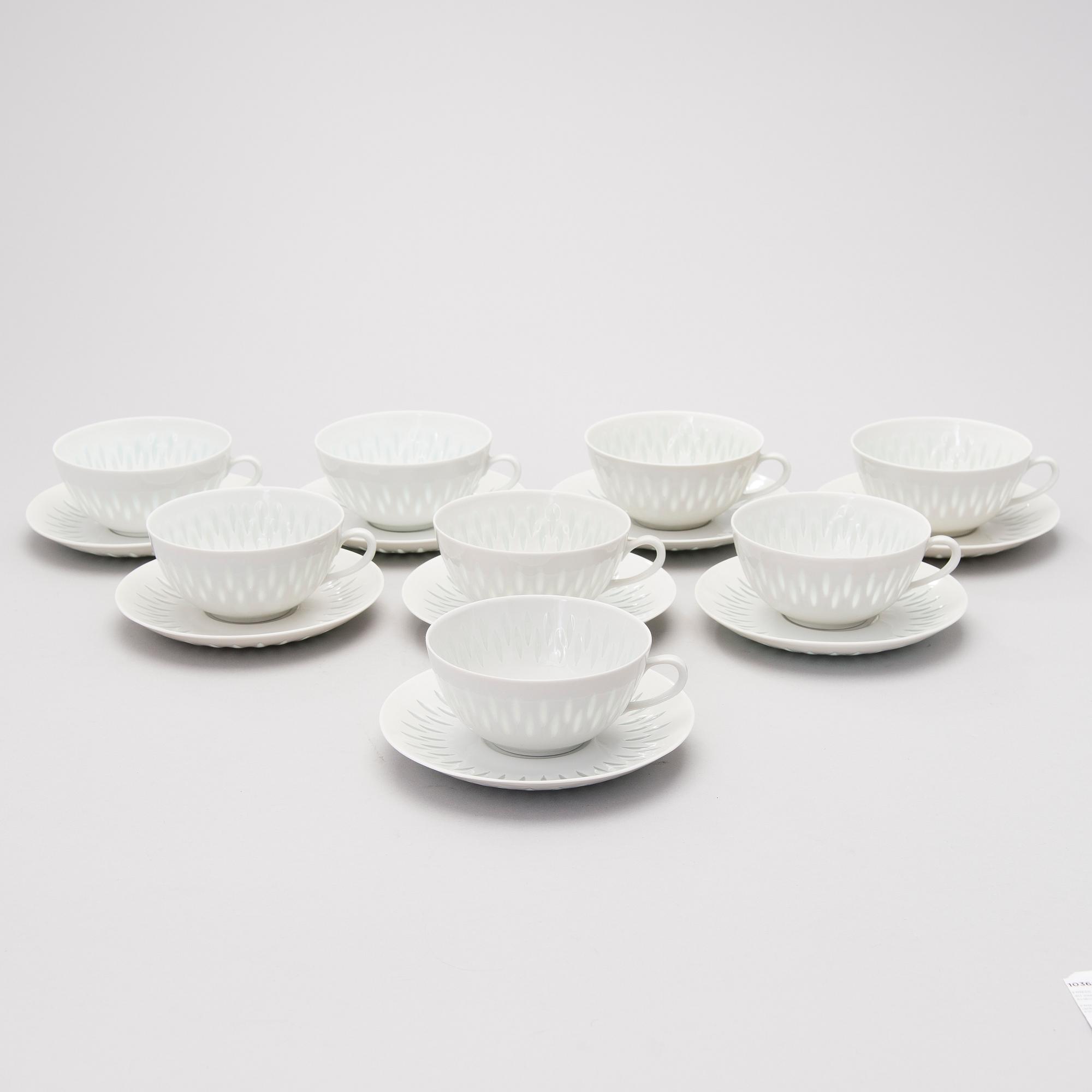 A 40-piece set of tableware in porcelain, signed F.H.Kj. Finland Arabia.