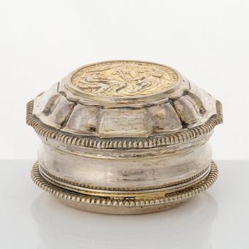 A Swedish 18th century parcel-gilt silver snuff-box, mark of Melchior Faust, Gothenburg 1768.