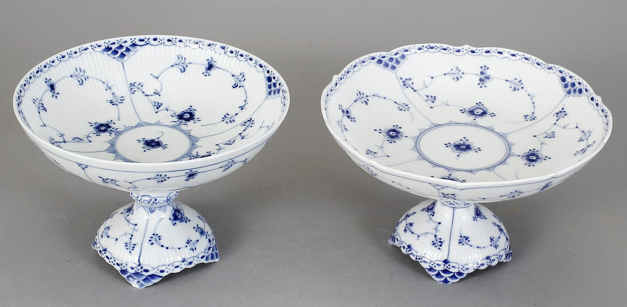 SKÅLAR PÅ FOT, "Musselmalet", Royal Copenhagen.