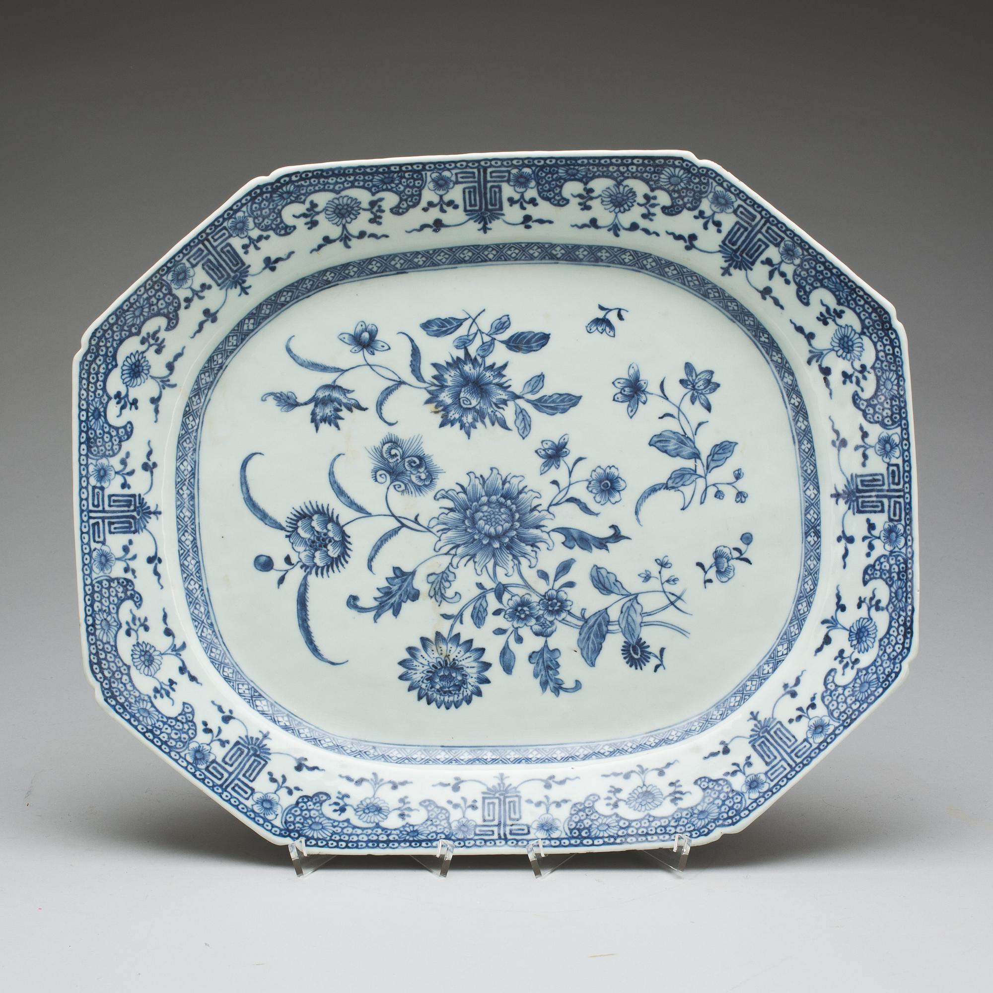 STEKFAT, porslin. Kina Qianlong(1736-1795).