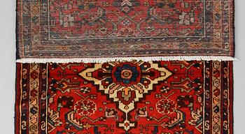 MATTA, Hamadan, ca 330 x 103 cm.