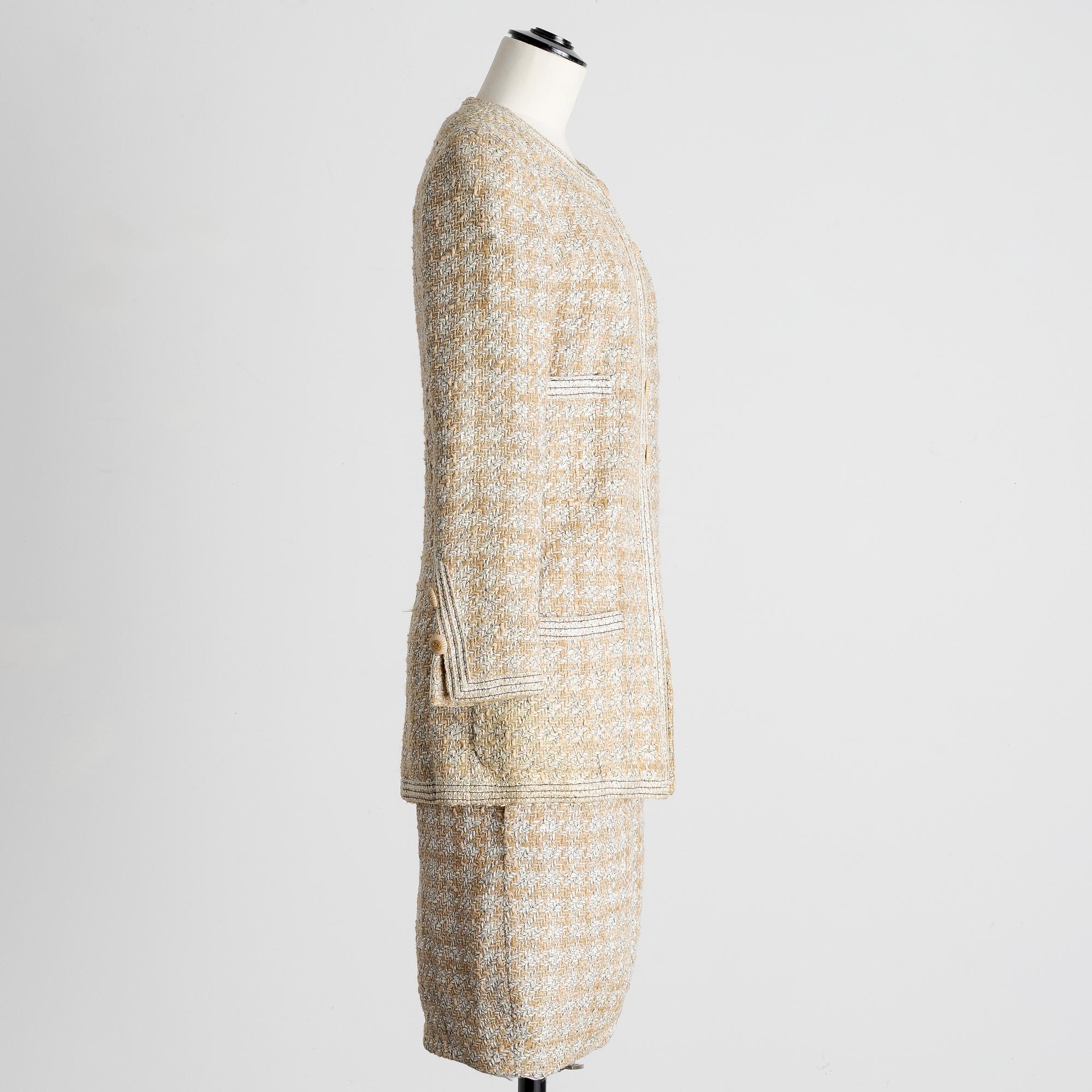 Chanel, suit, two-piece, vintage. Size Fr 36.