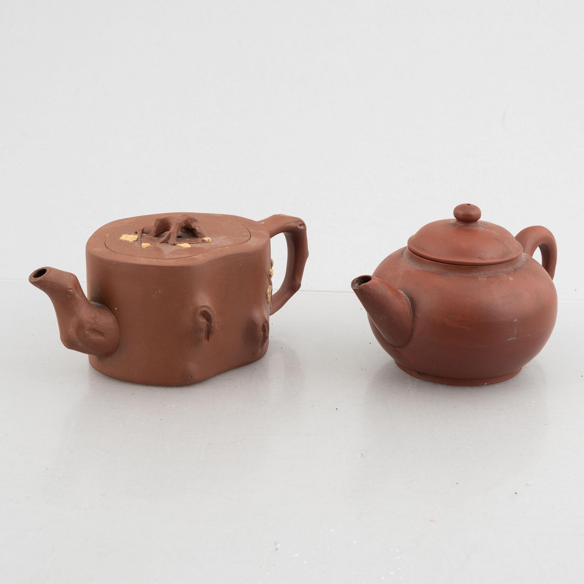 Two Chinese Yixing ware teapots, 20th century.