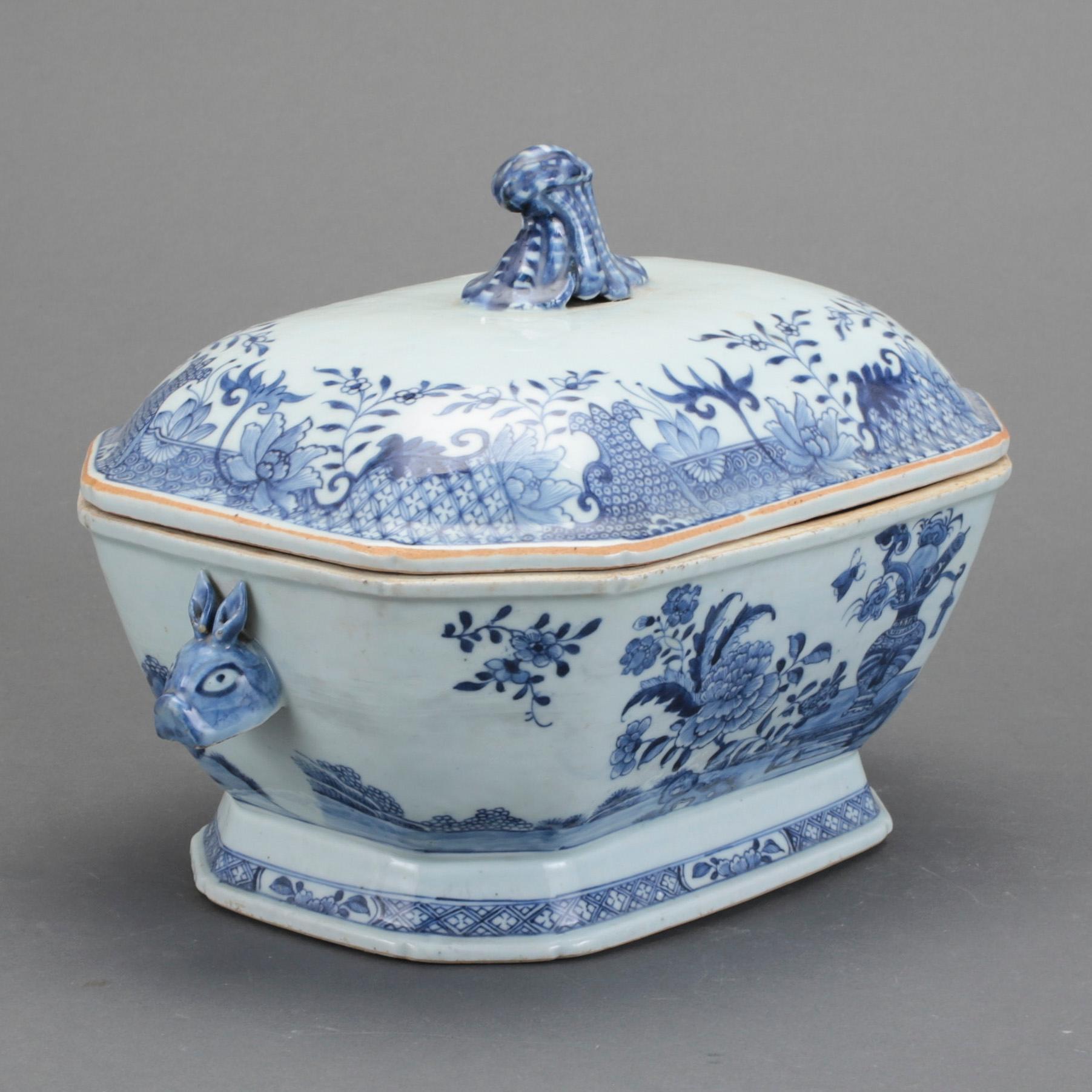 TERRIN MED LOCK, porslin, Kina, Qianlong 1736-1795.