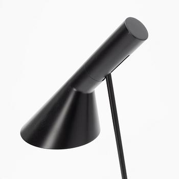 Arne Jacobsen, golvlampa, "AJ", Louis Poulsen, Danmark.