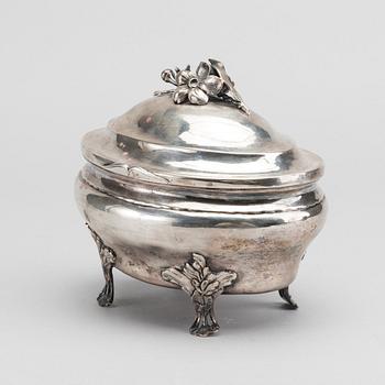 A Swedish silver sugar bowl mark of J Malmstedt Gothenburg 1783, weight ca 331 gr.