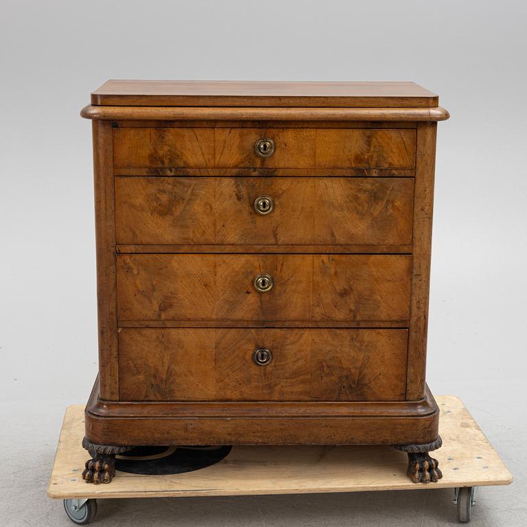 Chest of drawers, first half of the 19th century.