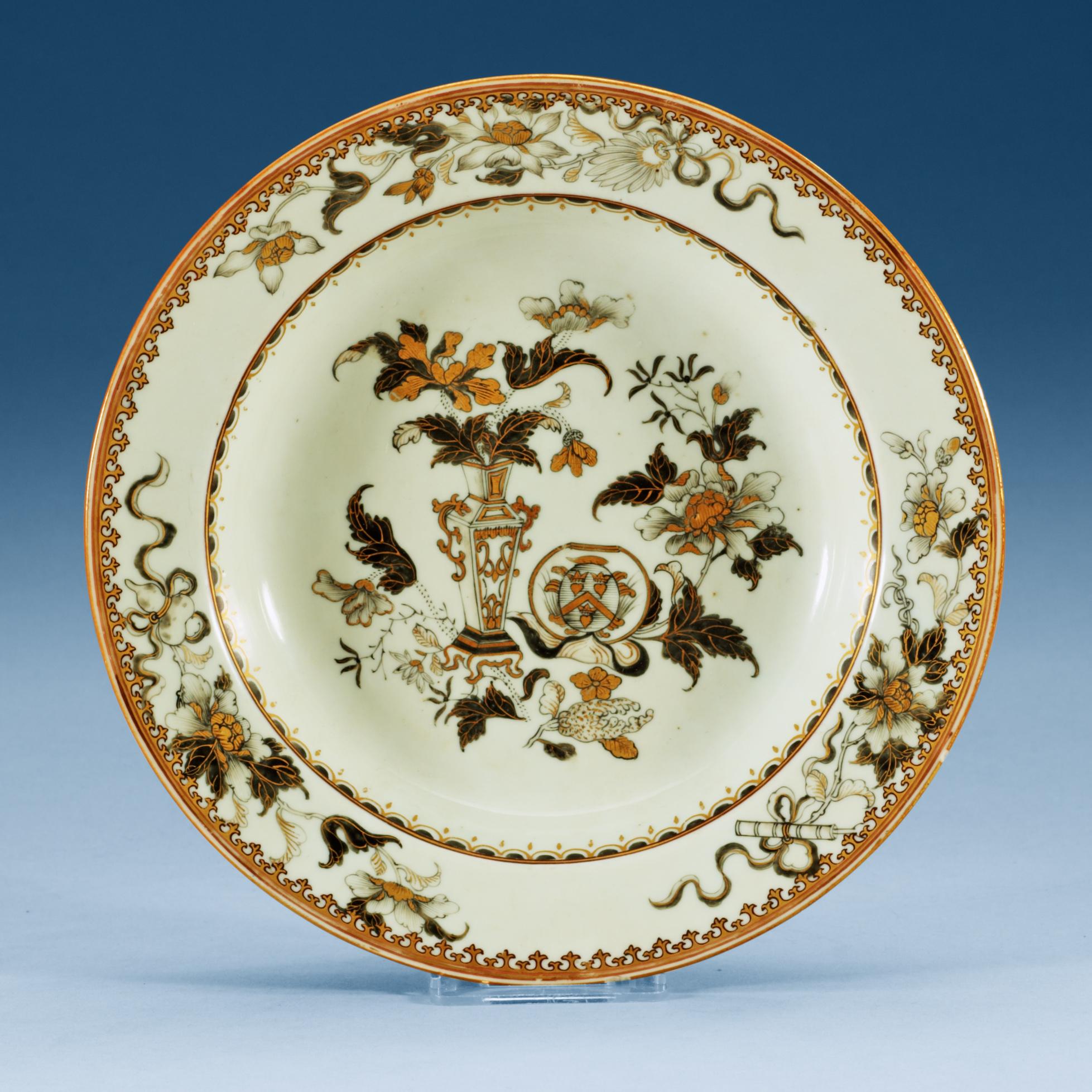 TALLRIK, vapenporslin. Qing dynastin, Qianlong (1736-95).