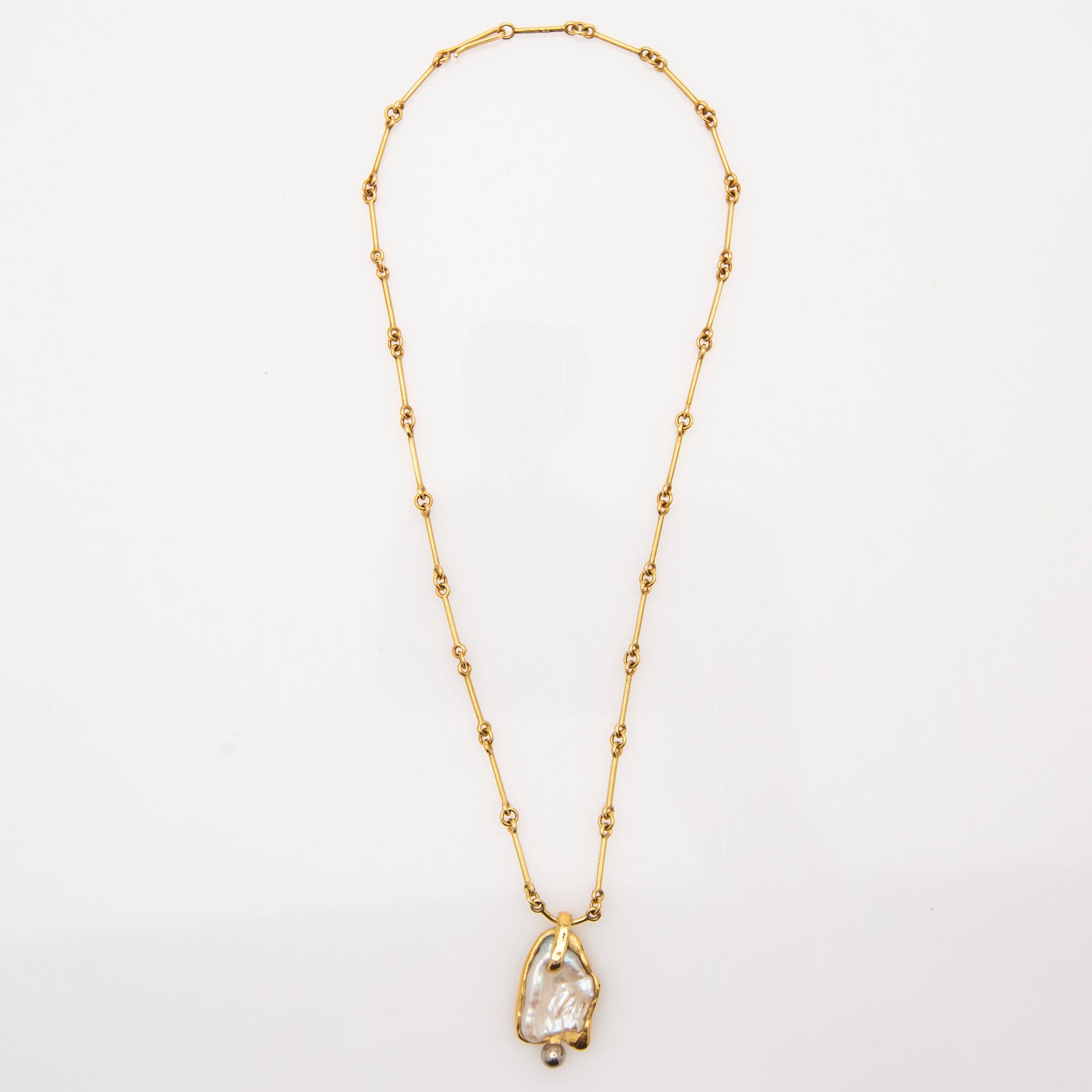 Magnus G:son Liedholm, Collier, 18k med pärlemor.