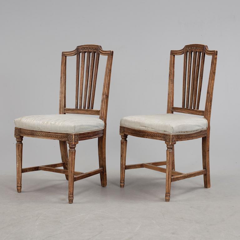STOLAR, ett par, gustavianska, omkring år 1800.