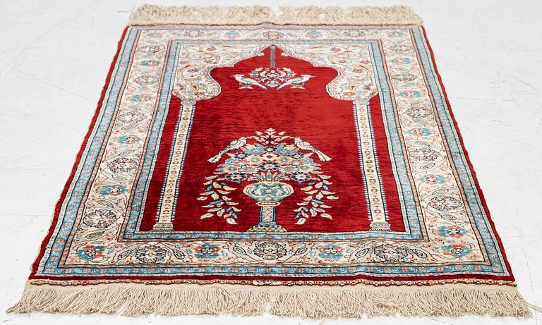 Carpet, Hereke, silk, approx. 98 x 63 cm.
