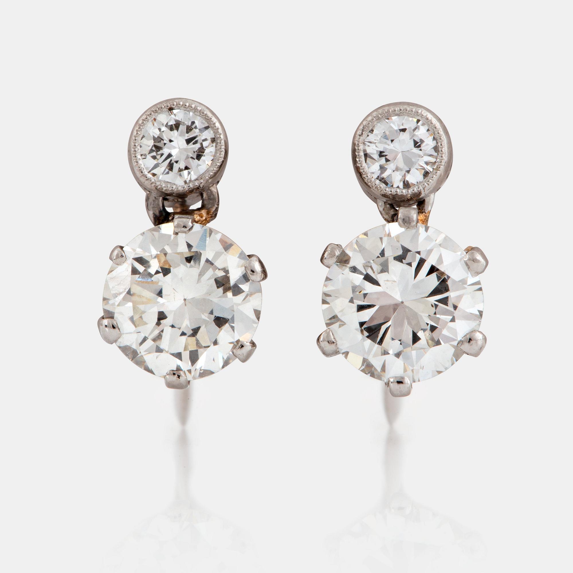 A pair of platinum earrings set with old-cut diamonds with a total weight of ca 1.70 cts.