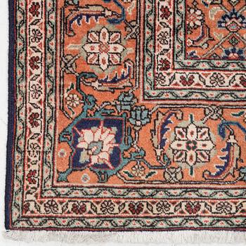 Carpet, Tabriz, 277 x 202-206 cm.