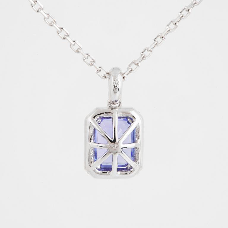 An 18K white gold necklace set with a faceted tanzanite.