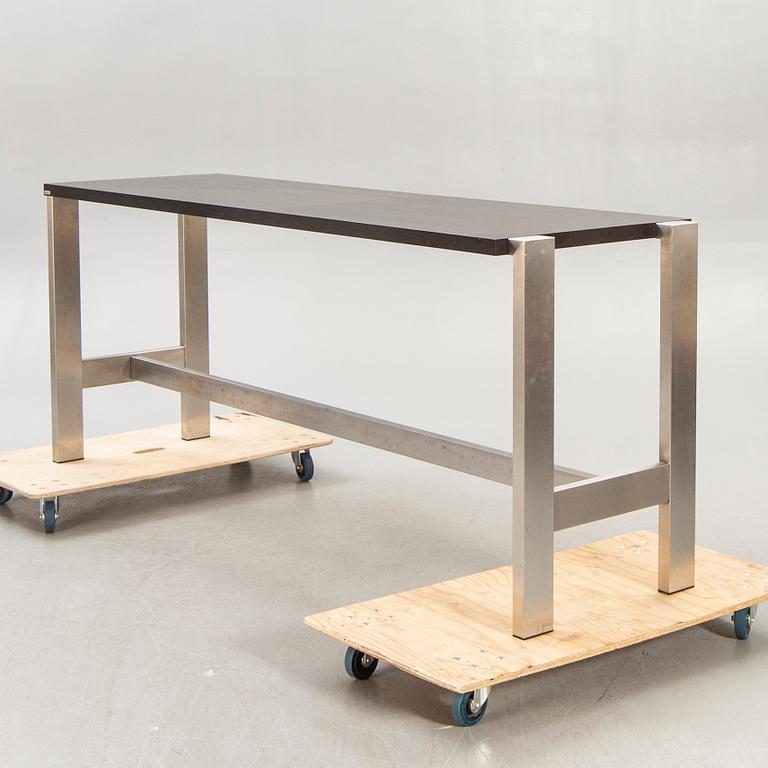 Bert Plantagie, a bar table and eight stools 21st century.