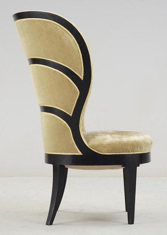 An Uno Åhrén Swedish Grace lady´s armchair, Mobilia, Sweden ca 1925.