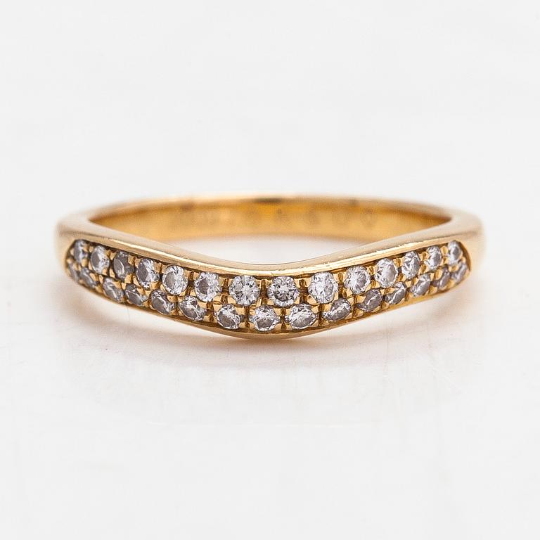 Bulgari, an 18K gold 'Fedi' ring with diamonds, ca. 0.14 ct in total.