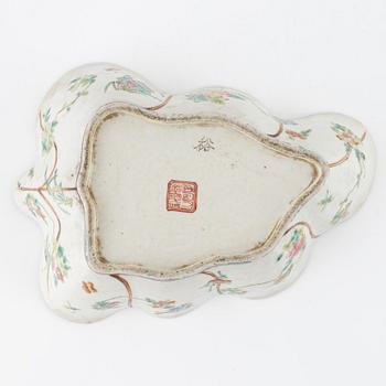 A leaf shaped dish, Qing dynasty, with seal mark.