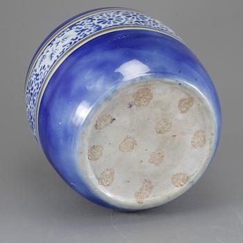 YTTERFODER, porslin, troligtvis Japan, 1900-talets första hälft.