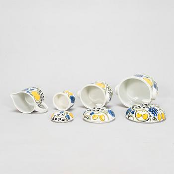 Birger Kaipiainen, a 22-piece set of 'Paratiisi' tableware for Arabia, Finland.