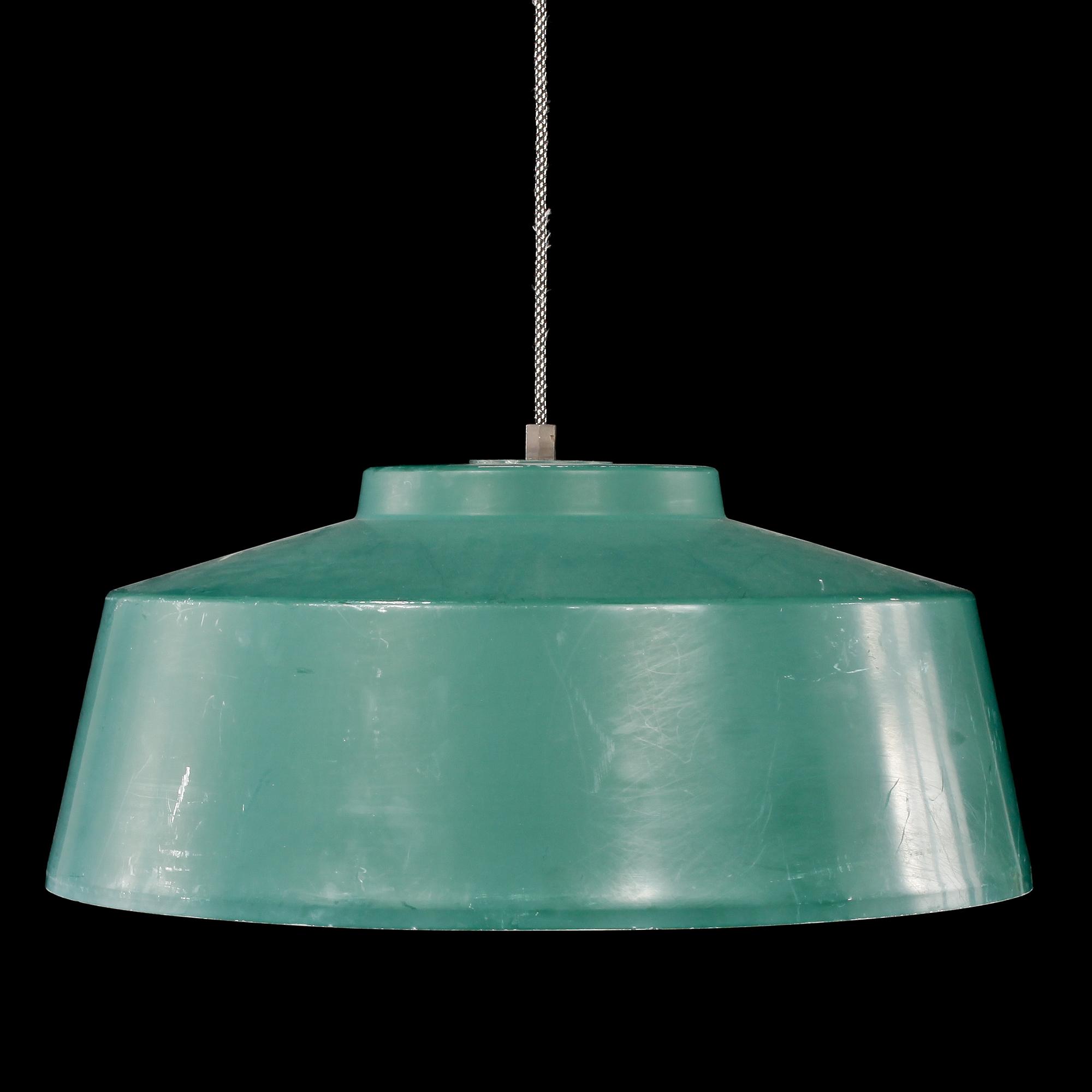 TAKLAMPA, omkring 1900-talets mitt. Höjd 25 cm.